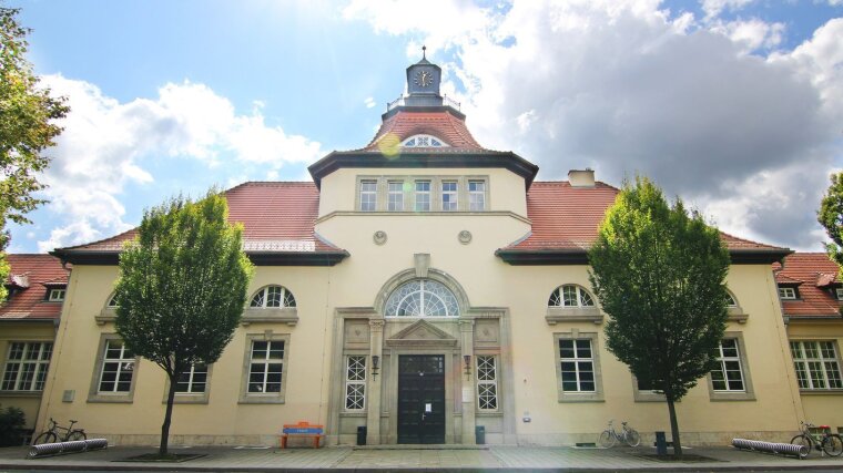 Haupteingang Institut